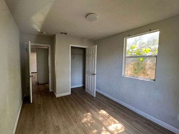3rd image of 1009 26th Ave W #B