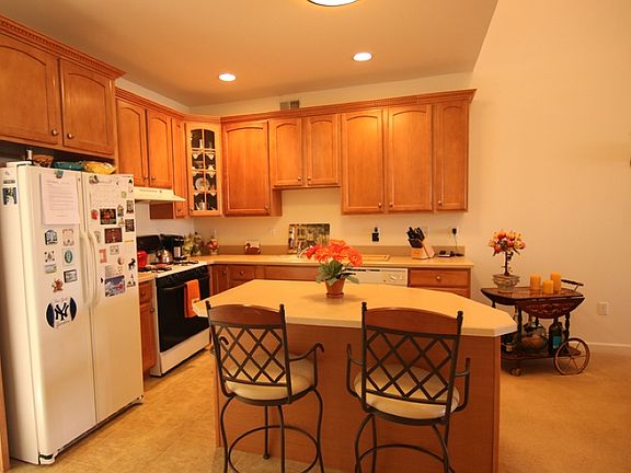 3rd image of 12 Spring Hollow Rd