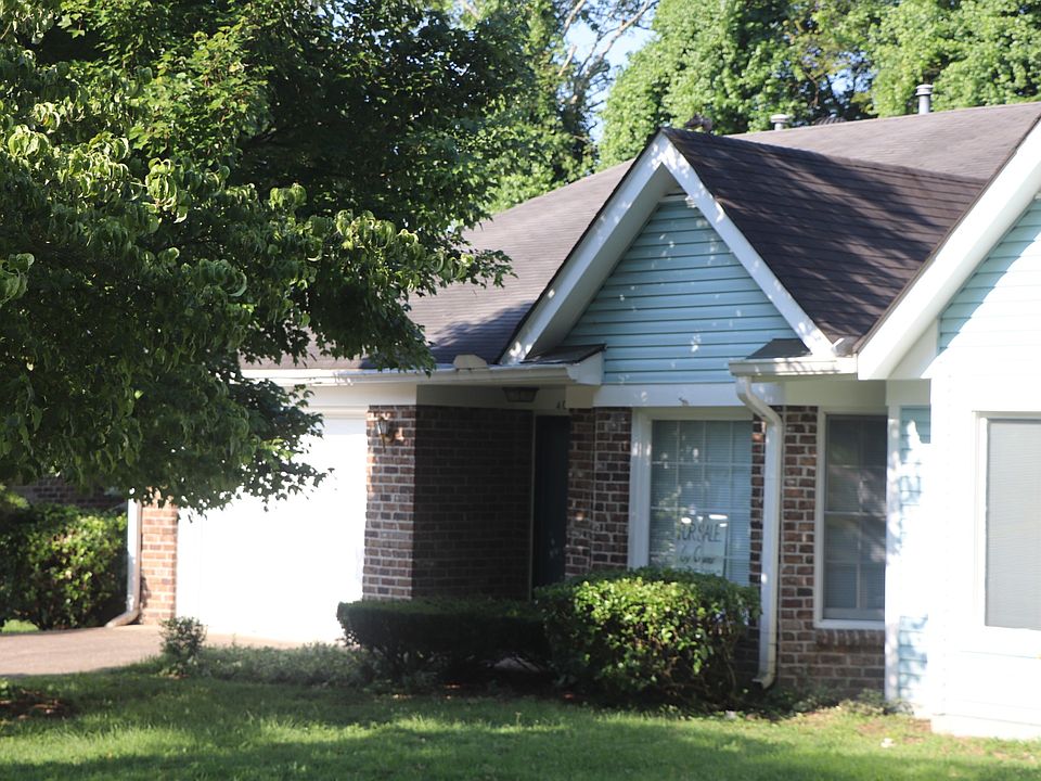 1st image of 402 Bradford Grn