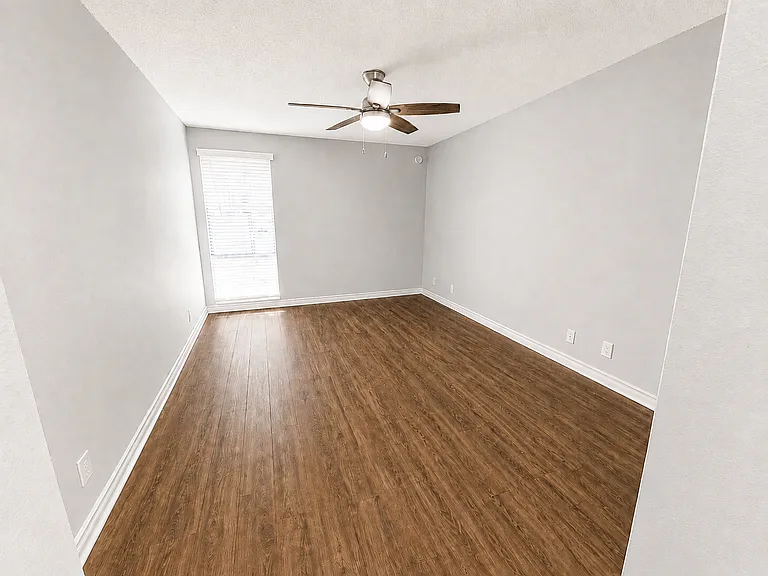 Woodbriar Apartments — Photo 1