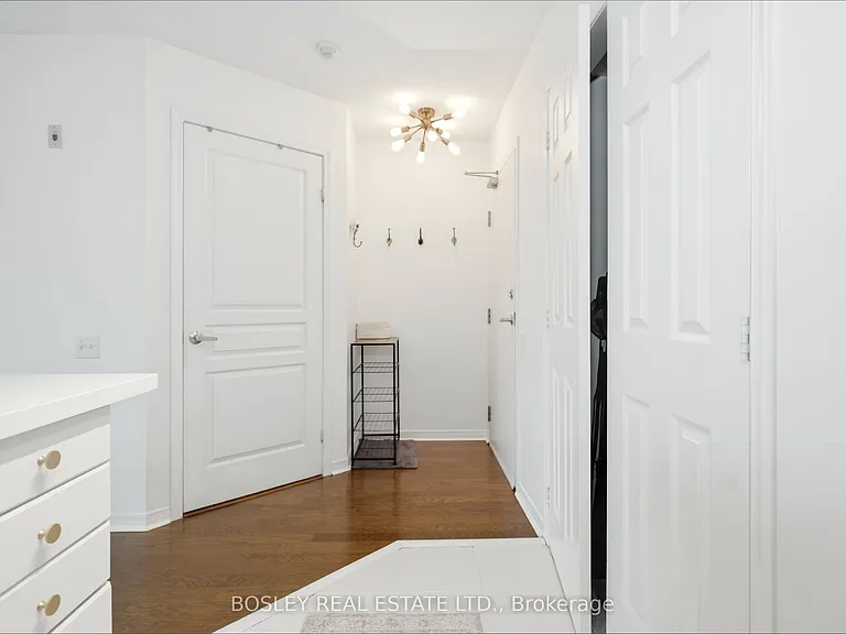 140 W Bathurst St #803 — Photo 7