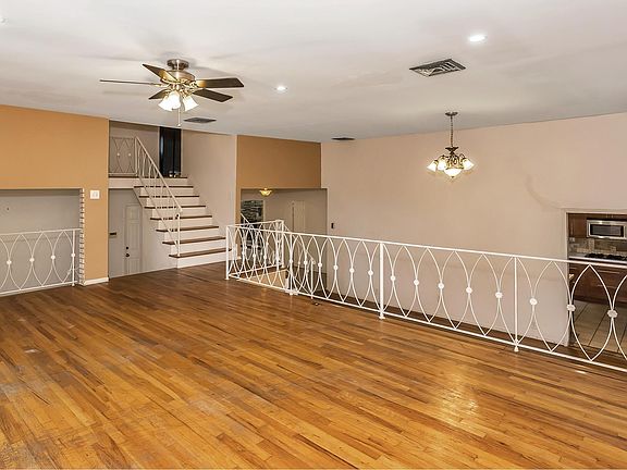 5th image of 12 Piper Dr