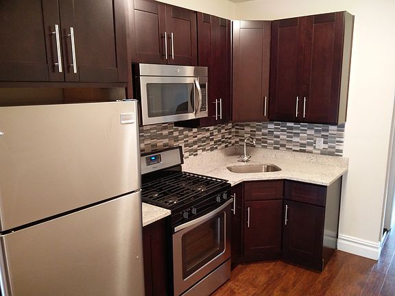 2nd image of 2324 37th St #2R