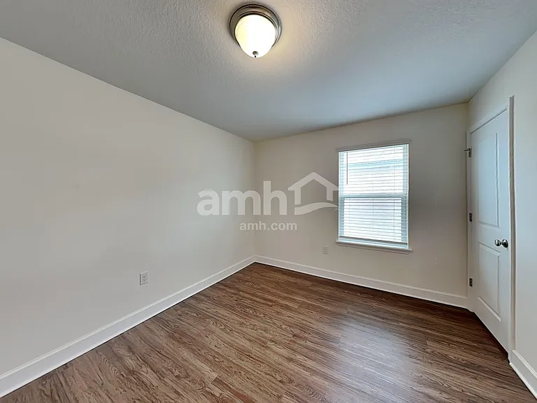 4320 Reisswood Loop — Photo 8