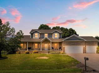 15927 Pebble Beach Dr, Bloomington, IL 61705