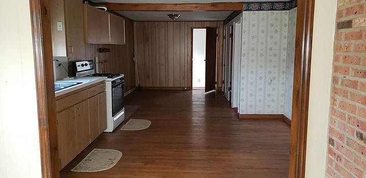 2nd image of 1690 Meriline Ave