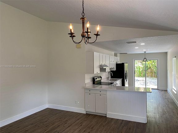 4th image of 4370 1st St
