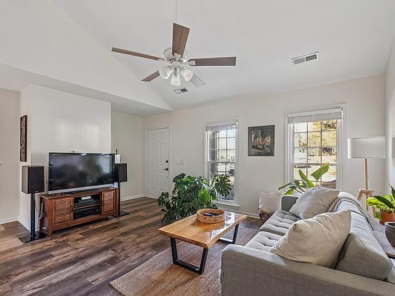 4th image of 218 Alston Cir