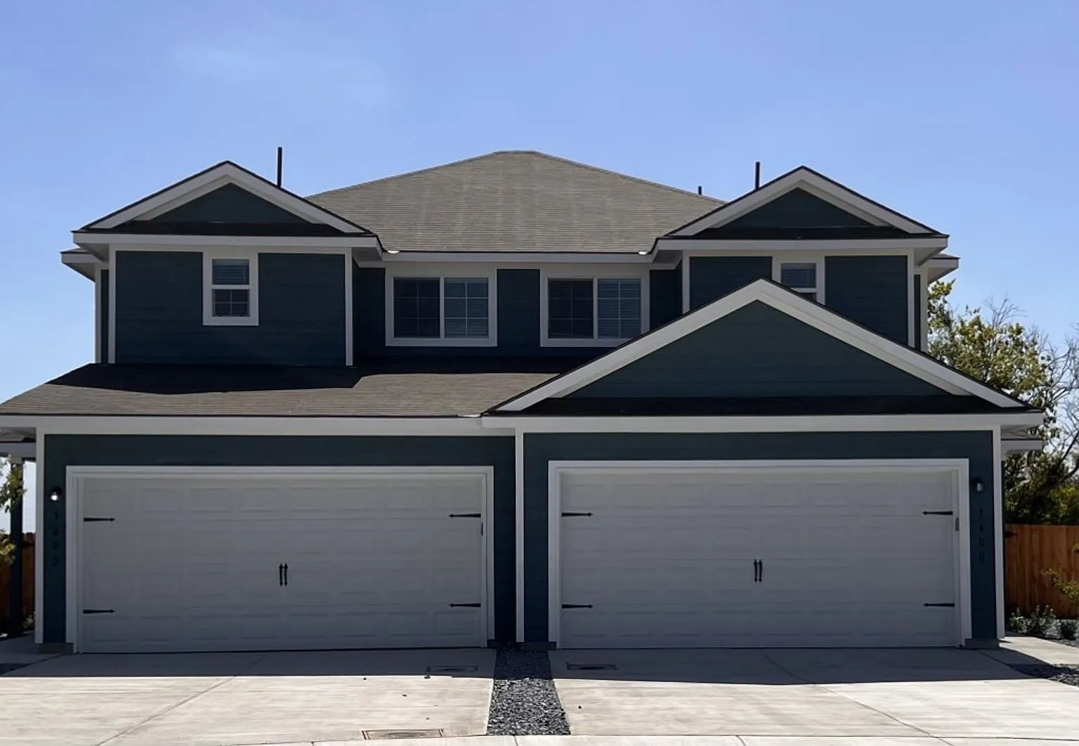 Luxury 3/2.5 Townhouse in Seguin, TX — Photo 1