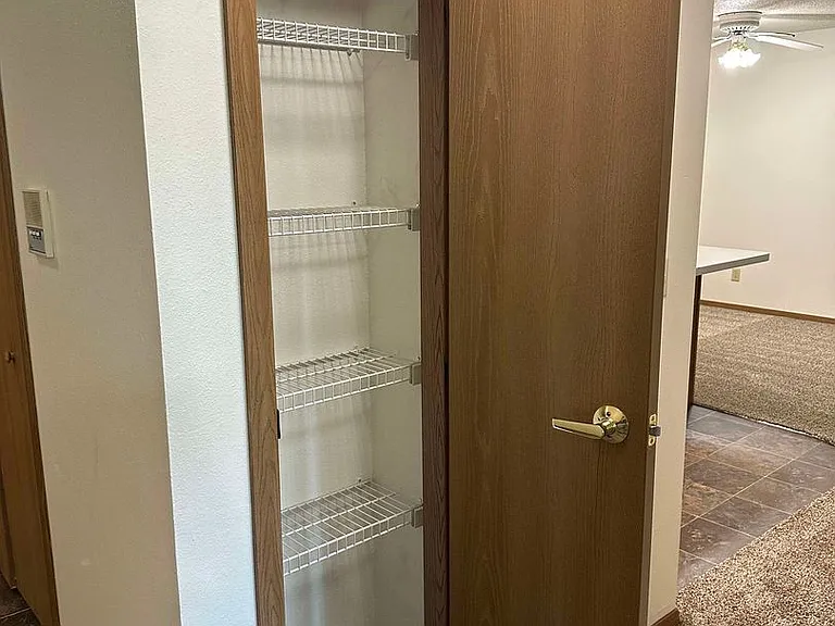 Dakota E & W Apartments — Photo 38