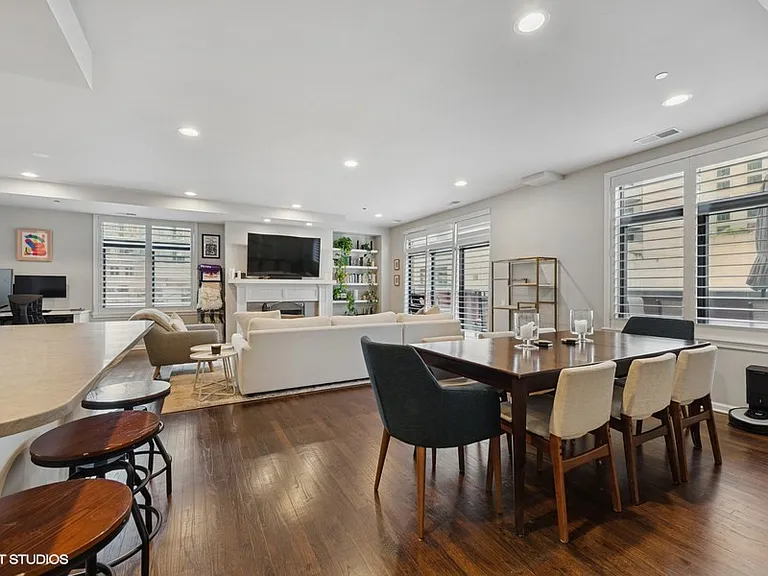 33 W Huron St #510 — Photo 11