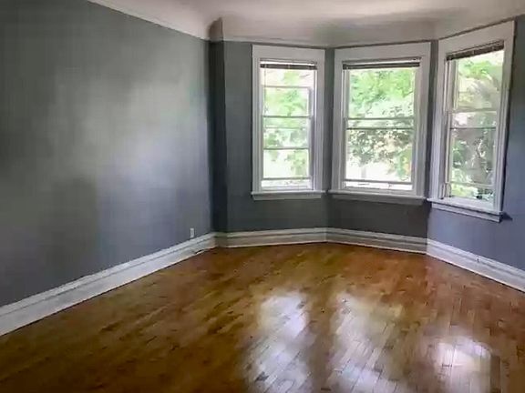 2nd image of 3435 N Claremont Ave