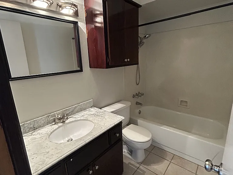 1000 Rambling Oaks Dr #8 — Photo 9