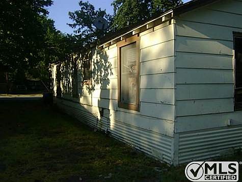 3rd image of 310 Emma Jane St