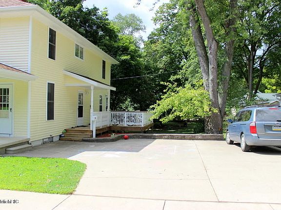 2nd image of 76 Oak St
