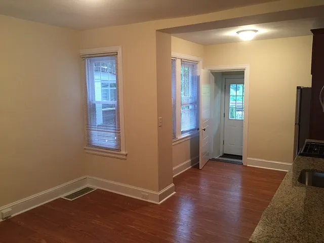 947 Sargent Ave — Photo 5