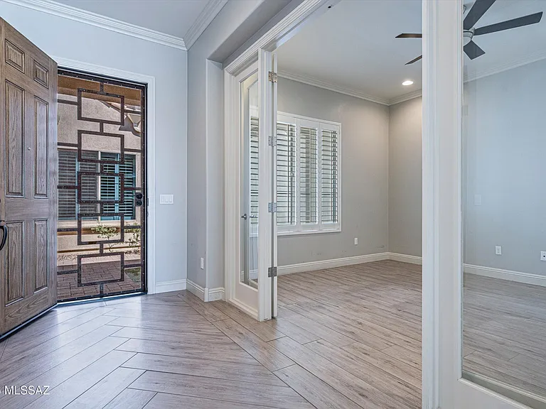 2447 N Wychwood Ct — Photo 5