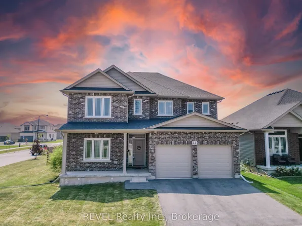 13 Cinnamon St, Thorold, ON L2V 0H5