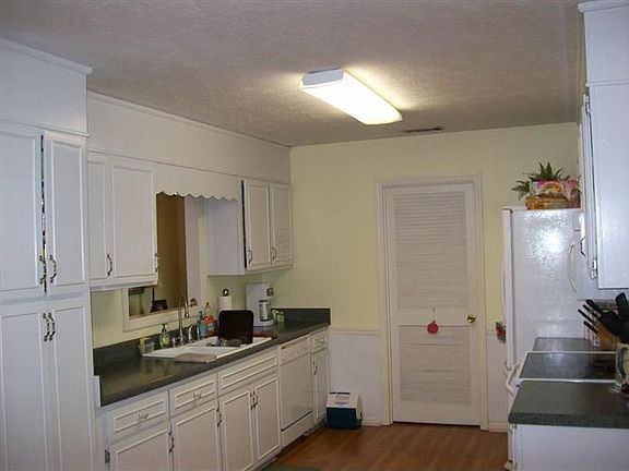 5th image of 1331 Woodlawn Cir