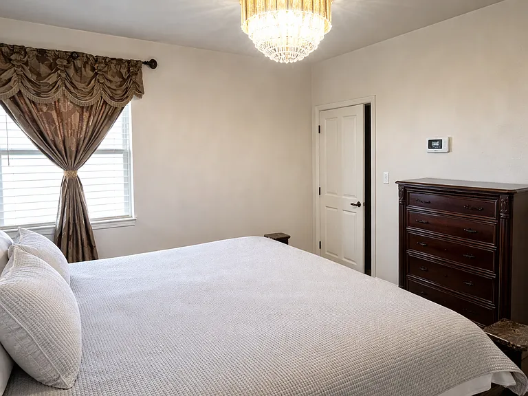 1/3 Bedrooms upstairs