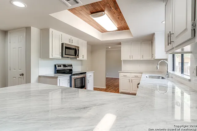 4 bed, 2.5 bath, 2251 sqft, $2,545 — Photo 3