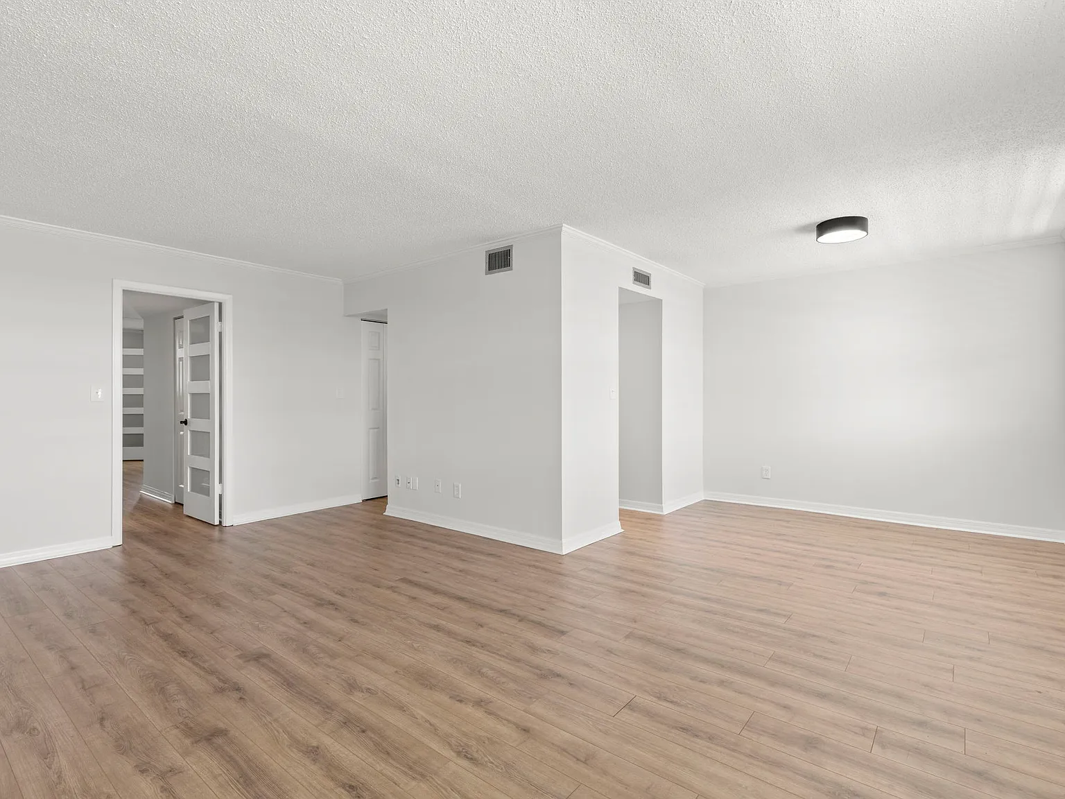 1 bed, 1.5 bath, 925 sqft, $1,650 — Photo 3