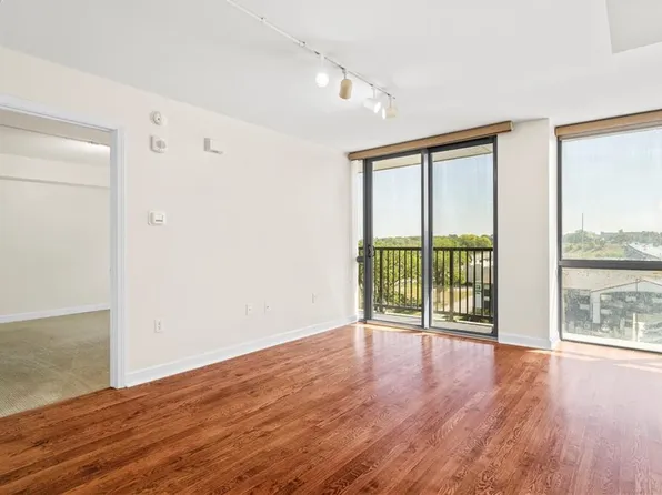 600 E Admiral Blvd #704, Kansas City, MO 64106