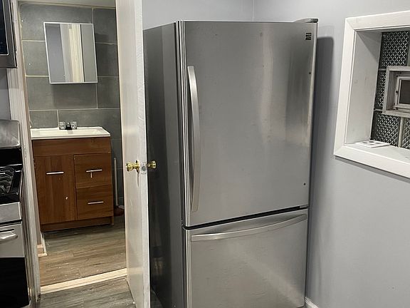 3rd image of 6447 N Newark Ave #1F