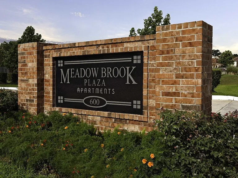 Meadowbrook Plaza — Photo 38