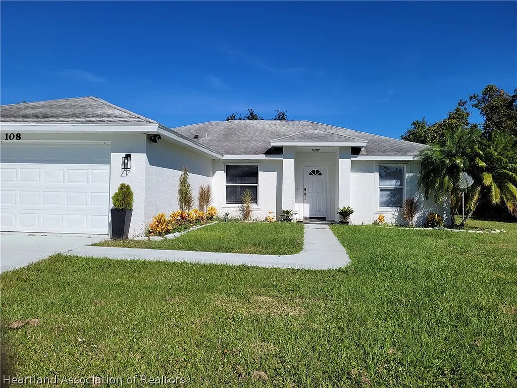 3 bed, 2.0 bath, 1676 sqft, $2,250 — Photo 2
