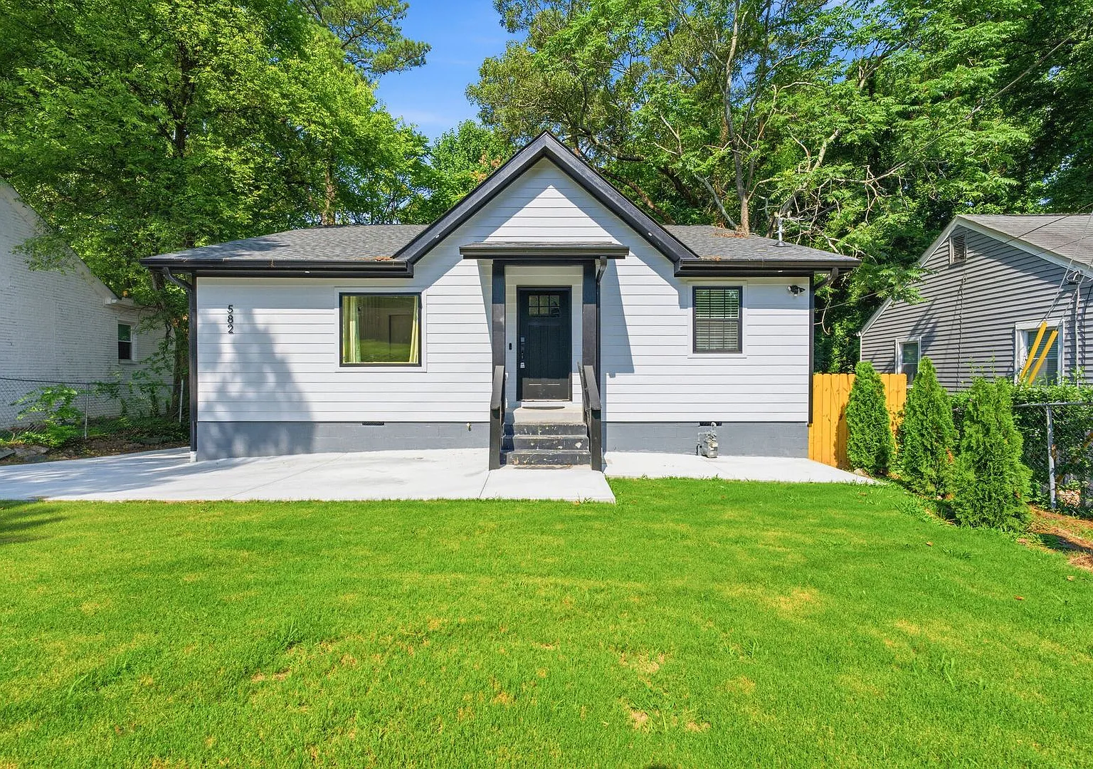 Hamilton E Holmes Drive — Photo 1