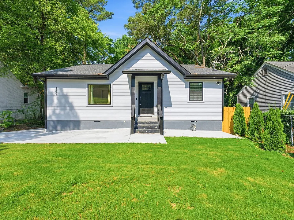 582 Hamilton E Holmes Dr NW