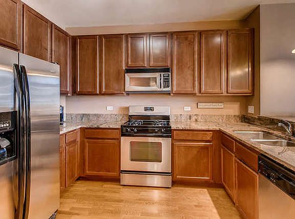 4th image of 1600 S Prairie Ave Unit 1105