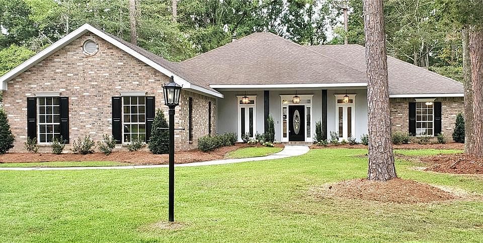 1st image of 124 Blue Heron Dr