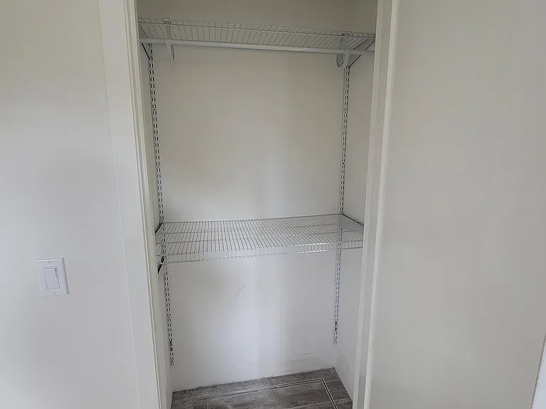 704B Laurel Ave — Photo 17