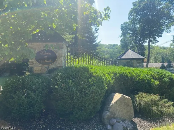 8 Quarry Mountain Ln, Montville Twp., NJ 07045