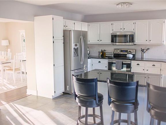 4th image of 1006 9th Avenue Pl SE