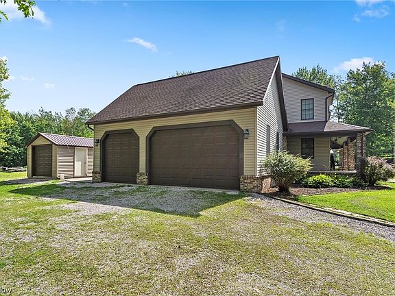 5th image of 2447 Plum Creek Dr