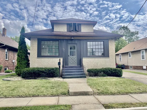 708 12th St, Peru, IL 61354