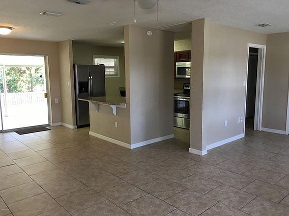 4th image of 2332 Lorna Dr