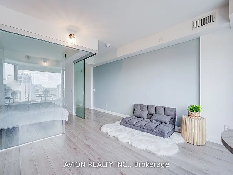 155 Yorkville Ave #1920 — Photo 2