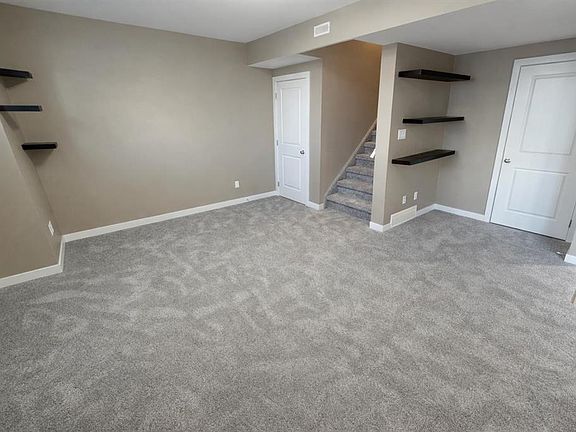 4th image of 189 Silkstone Rd W #2