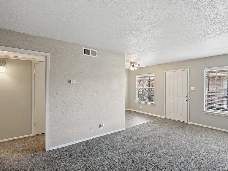 Whisperwind Apartments — Photo 30
