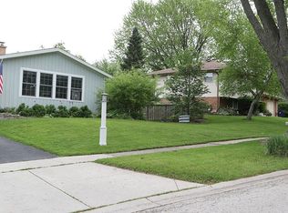 14 Sunset Ln, Algonquin, IL 60102