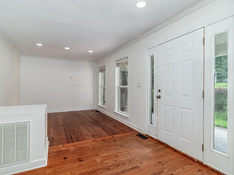438 Bristol Rd — Photo 7