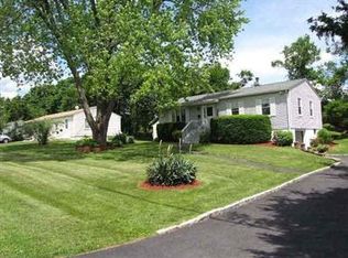 102 Fairway Dr, Pawling, NY 12564