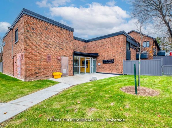 4345 Bloor St W #51, Toronto, ON M9C 2A4
