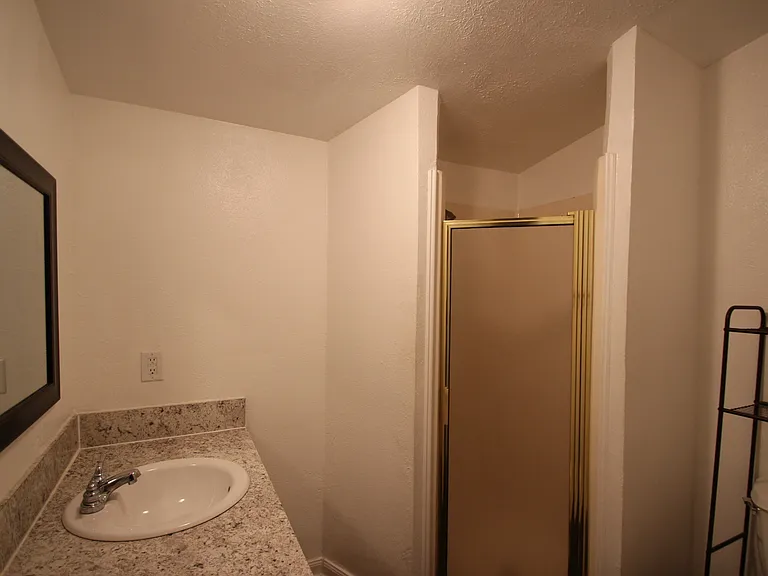 1415 W Crawford St — Photo 25