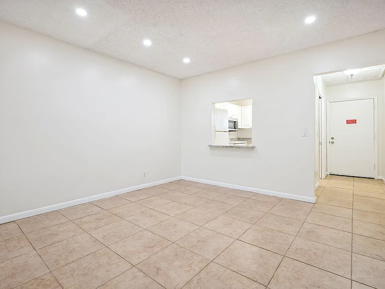 308 Southwind Ct #6 — Photo 10