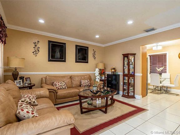 4th image of 15200 Railroad Dr